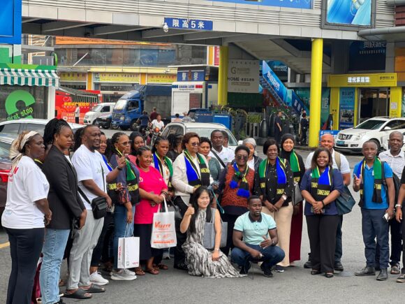Wafanyabiashara Watembelea Soko Kubwa la Fanicha na Vifaa mbalimbali Vya Mapambo – Foshan ,China